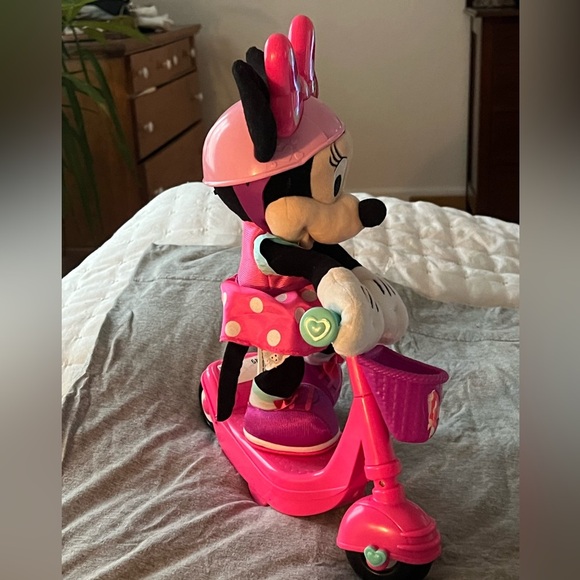 Disney Skating Minnie Mouse Pink Scooter See Video Works Great 15” - Picture 4 of 10